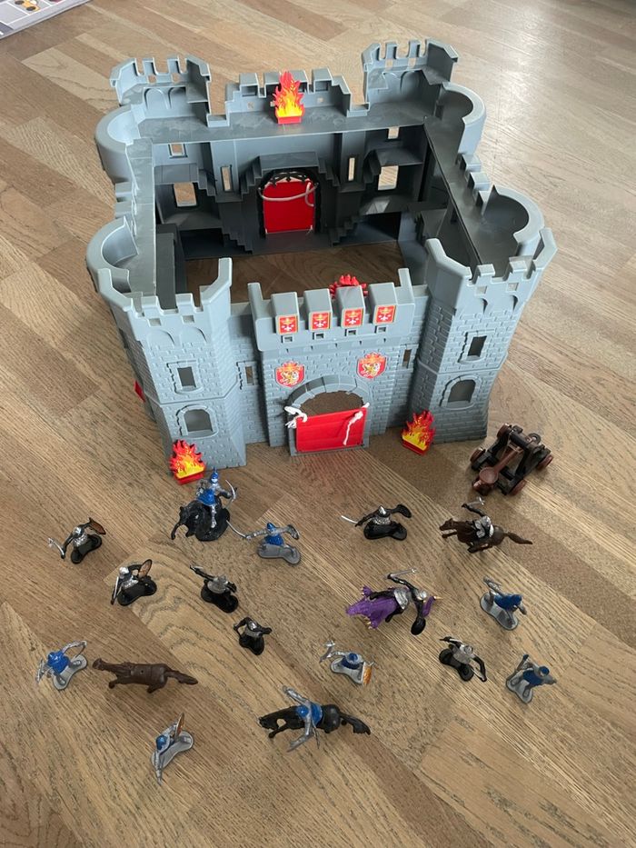 Château fort et chevalier - photo numéro 2