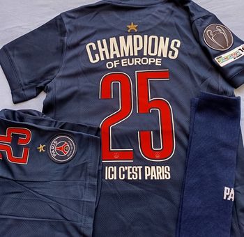 Kit PSG collector taille 12 ans modèle étoile champion d'Europe