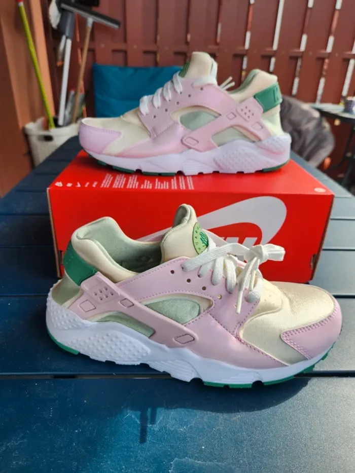 Nike huarache run femme Taille 40 neuves vert rose - photo numéro 2