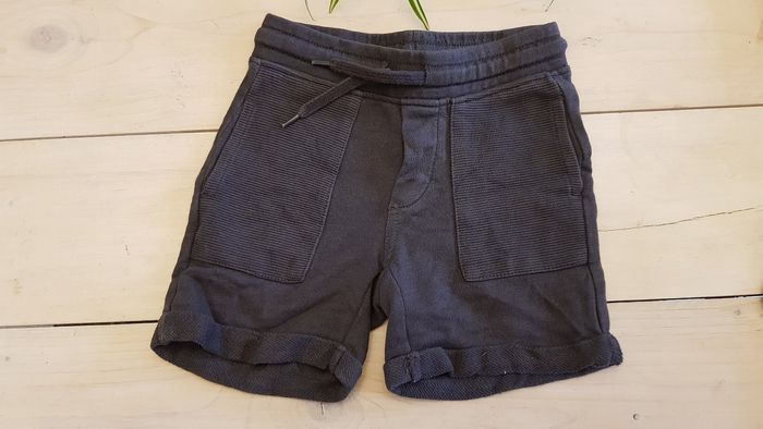 Short en très bon état 3 ans