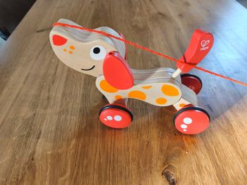 Chien à tirer en bois Hape Jouet d'éveil dès 12 mois