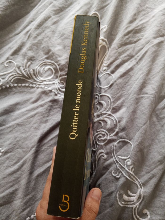 Livre (6) 📚 Quitter le monde - photo numéro 3
