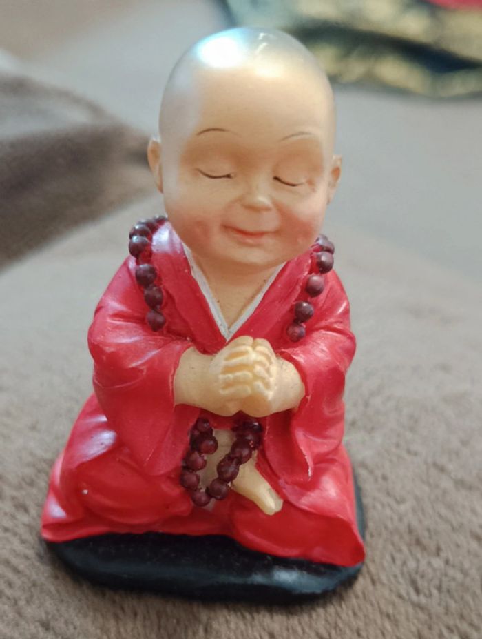 Petit boudha moine joyeux - photo numéro 3