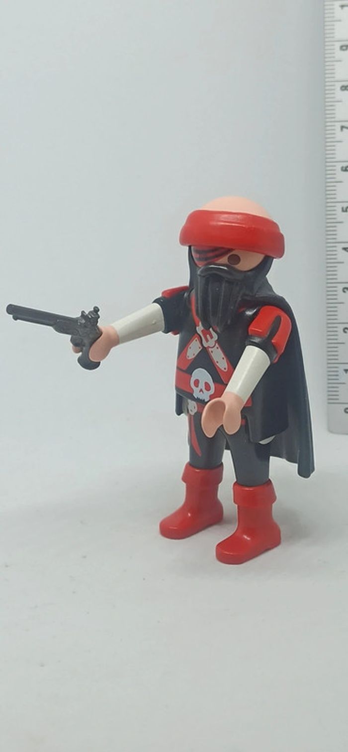Homme pirate avec barbe et cape noire playmobil
