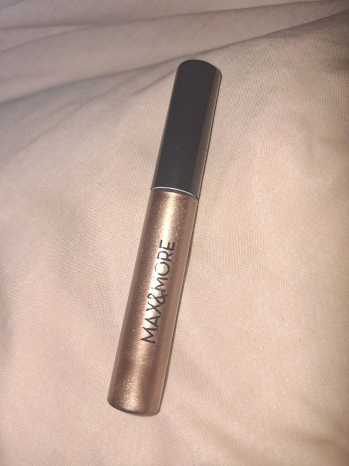 Gloss rouge a lèvres liquide métallique