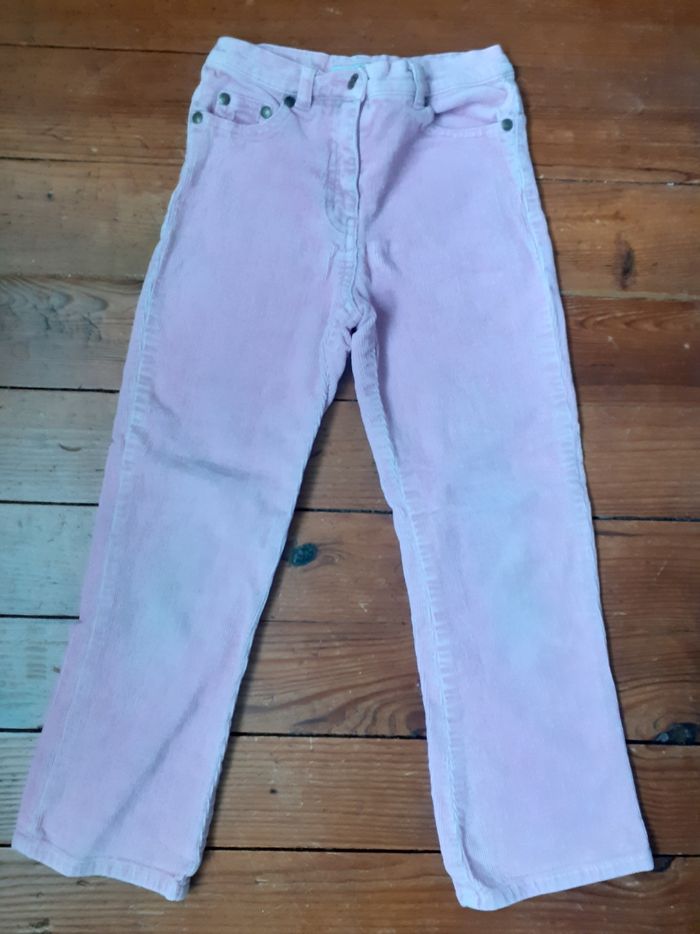 Pantalon rose en velours côtelé