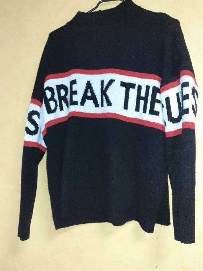 Pull taille M jennyfer