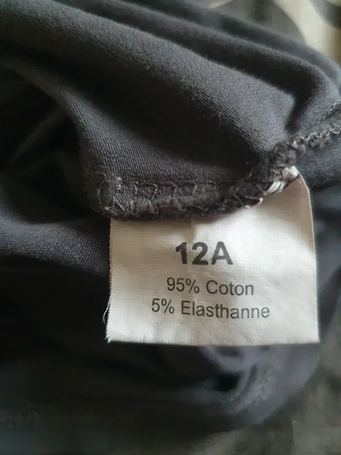 T-shirt FPC "Amoureuse un peu beaucoup " taille 12 ans - photo numéro 3