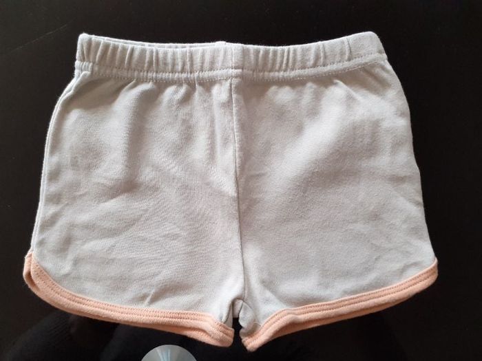Short fille 9mois