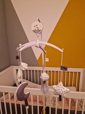 Mobile pour lit ou table à langer