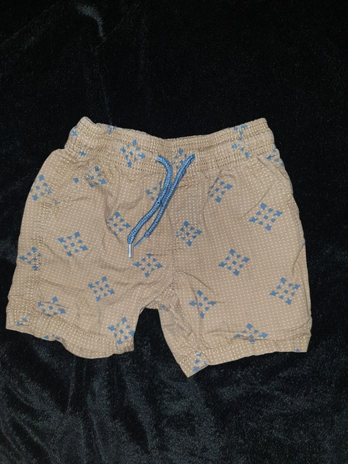 Short à motifs