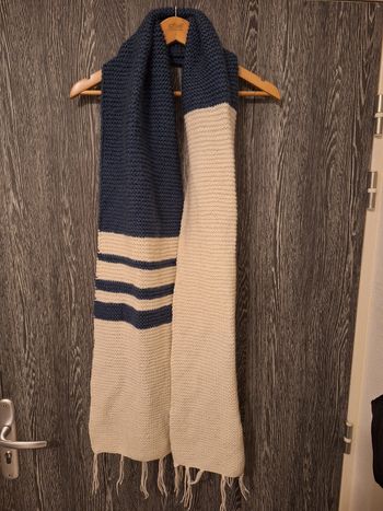 Écharpe en tricot laine bleu et blanc fait main