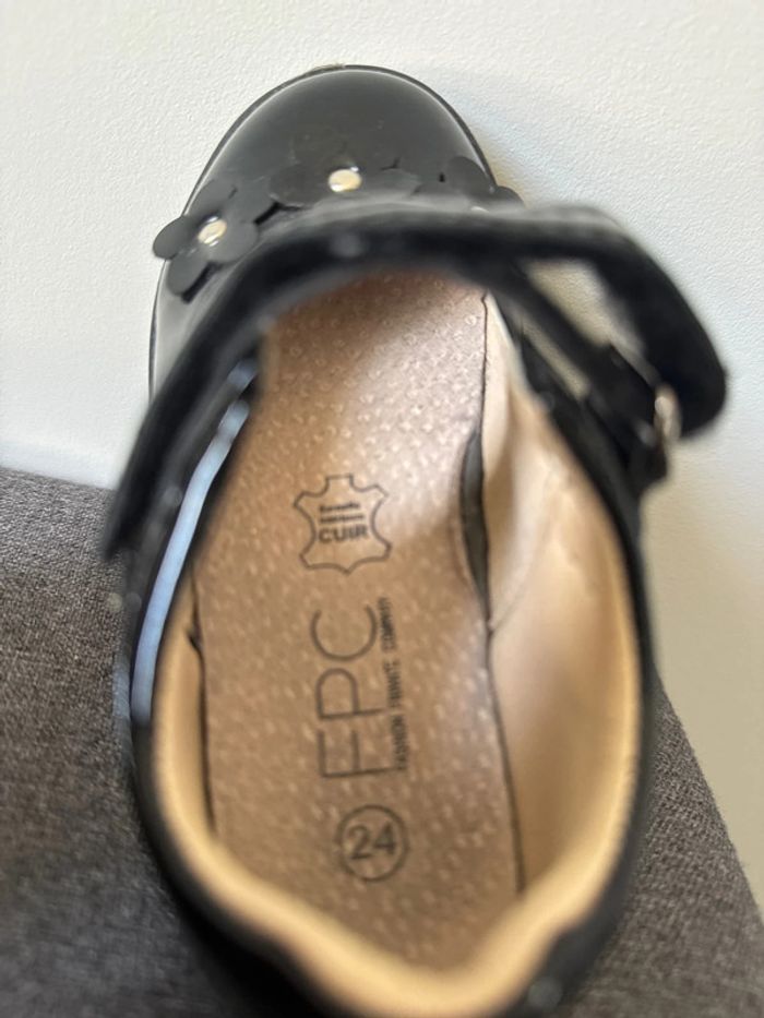 🥿Jolie chaussures à scratch tous les jours ou cérémonie fille en cuir - taille 24 - FPC- bon état - photo numéro 6