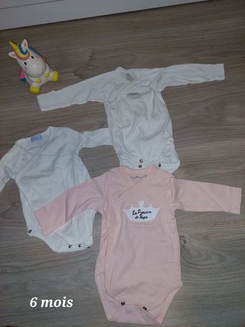 Lot bodies 6 mois