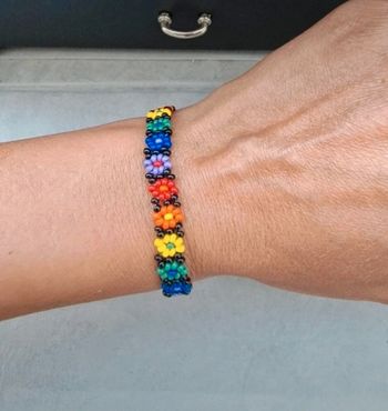 Bracelet multicolore motif fleurs