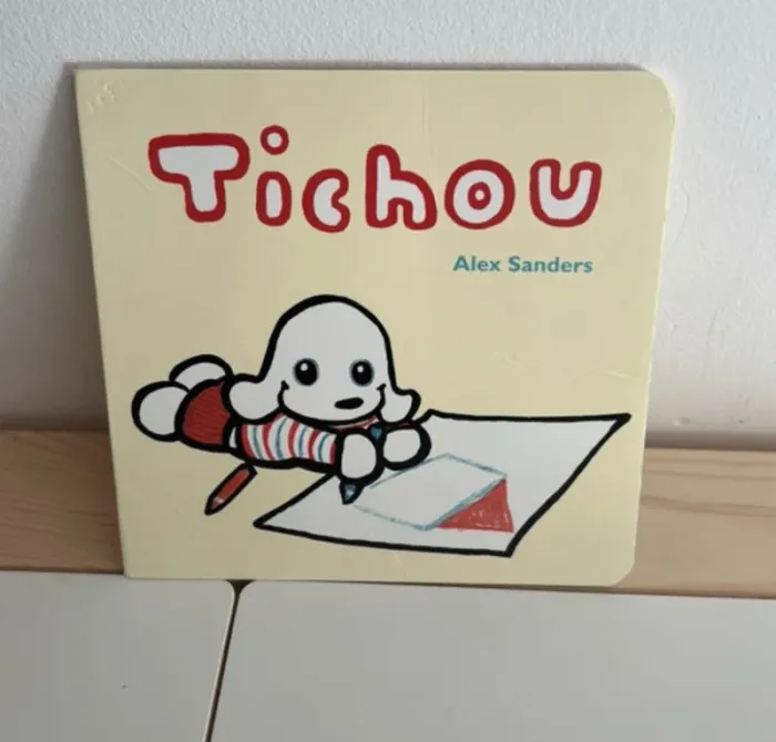 Livre pour bébé Tichou, histoire douce et adaptée aux tout-petits.