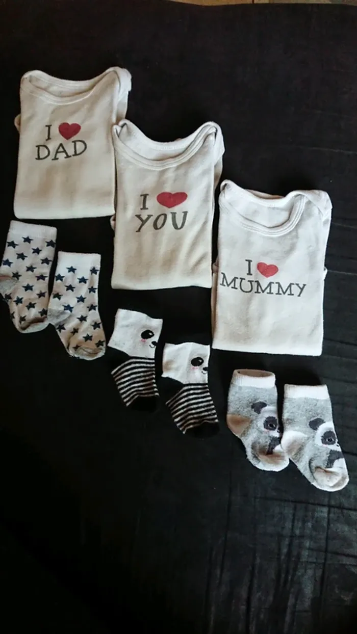 Lot 3 bodies + 3 paires de chaussettes mixte