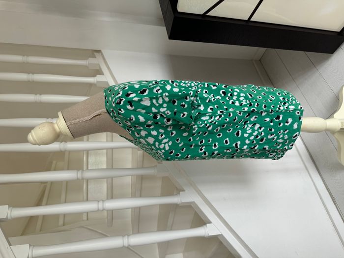 Blouse manches courtes Vila verte et motifs léopard noirs et blancs - photo numéro 2