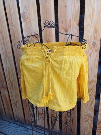 Joli top épaules dénudées jaune Jennyfer taille M
