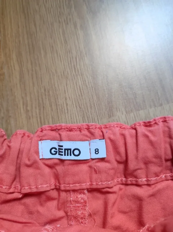 Short orange 8 ans Gémo - photo numéro 3