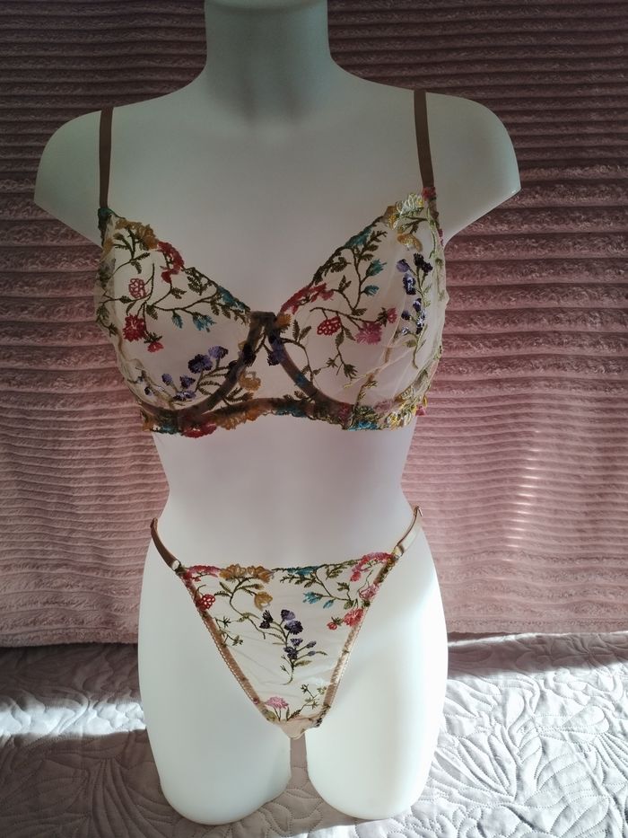 Ensemble sous vêtements floral multicolore