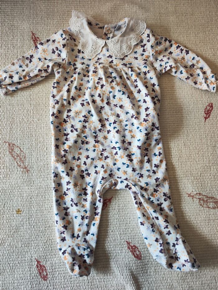 Pyjama col claudine motif fleuris