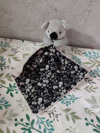 Doudou koala mouchoir doudou et cie 