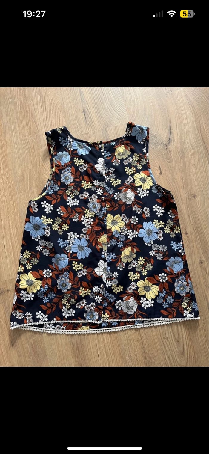 Blouse fleuri sans manches - photo numéro 2