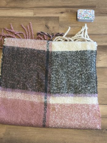 Je vend une écharpe large et longue très bon état 