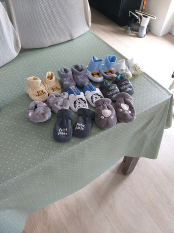 Lot chaussons bébé + moufles
