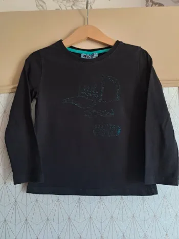 T-shirt garçon 4 ans NKY noir tbe dessin un peu effacé