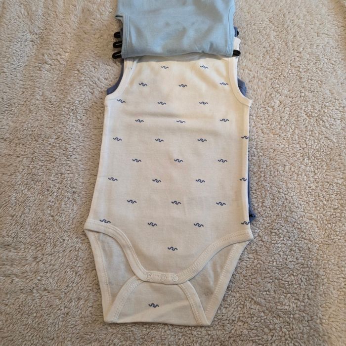 Lot bodies garçon 36mois - photo numéro 2