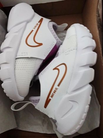 Baskets Nike bébé taille 18.5