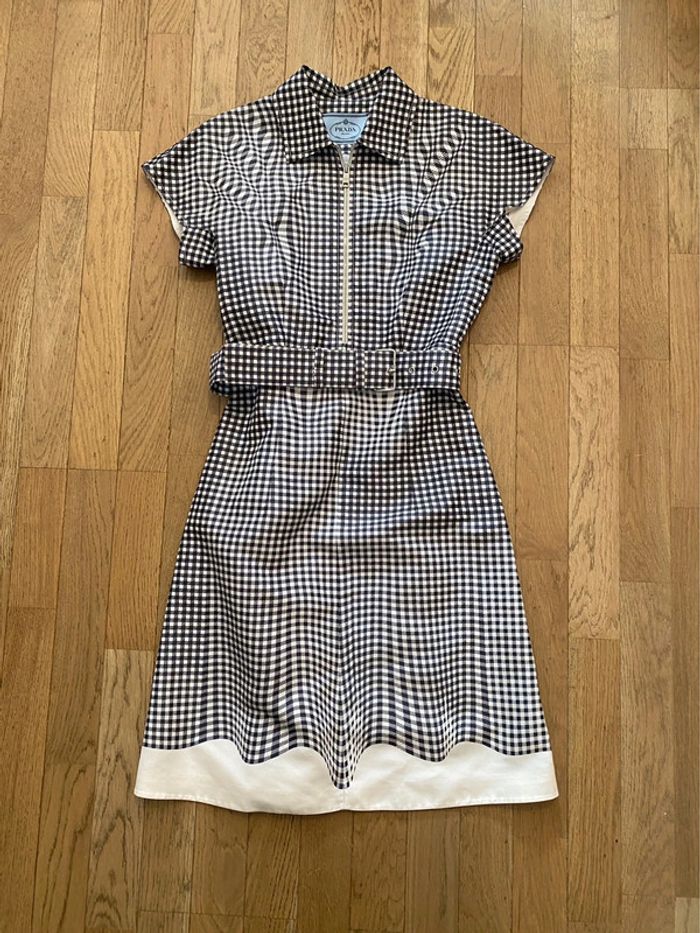 Robe en soie à carreaux noirs et blancs Prada taille 40 IT (36 FR) - photo numéro 2