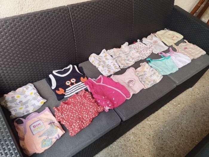 Lot de bodies 9 a 12 mois