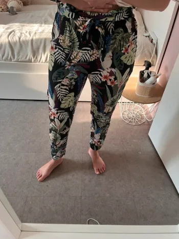 Pantalon fluide fleuri