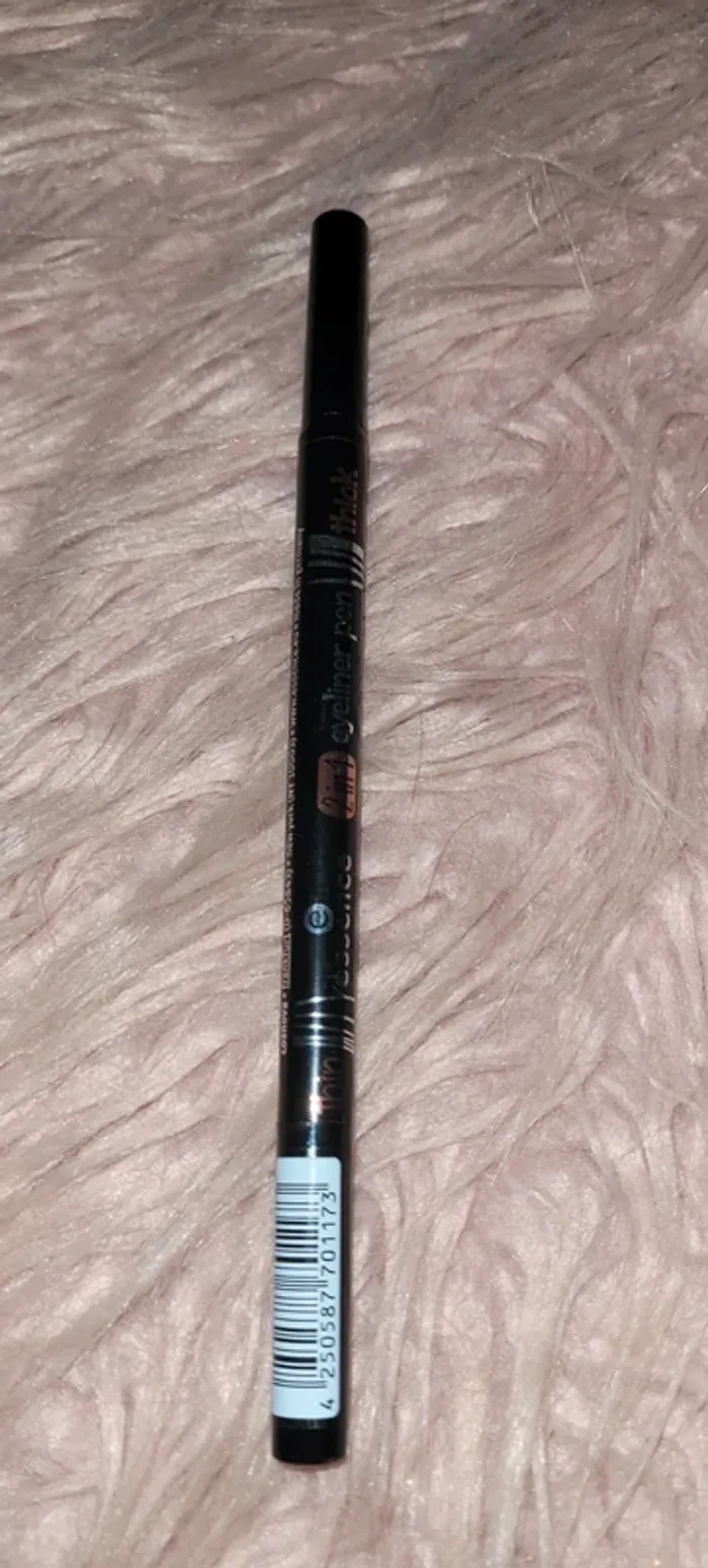 Eye-liner essence