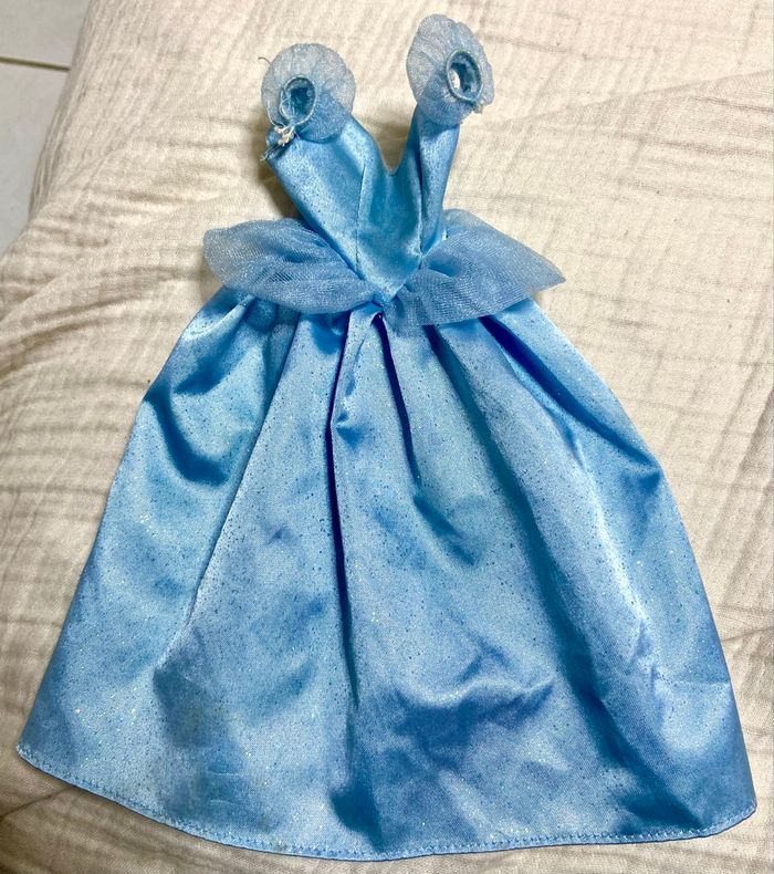 Robe princesse bleu pour Barbie bon état - photo numéro 2