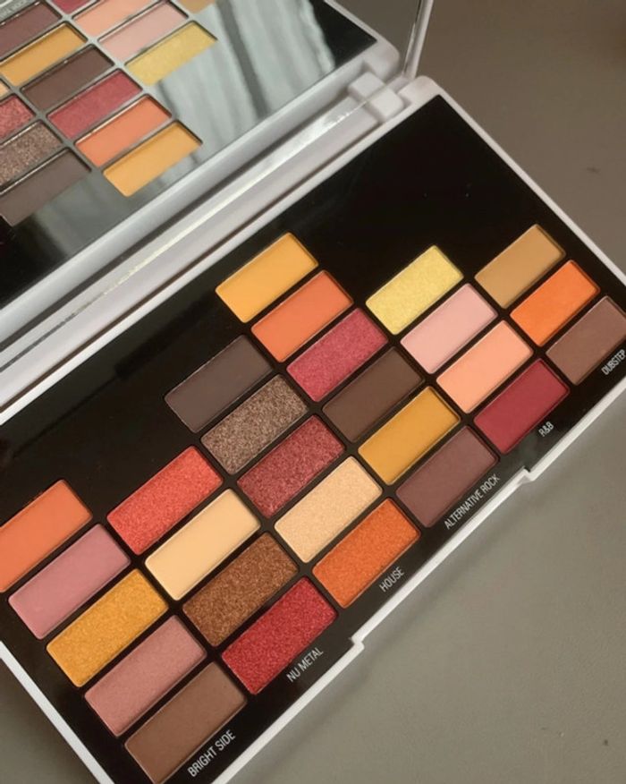 Lot de 2 palettes yeux Bys + Revolution - photo numéro 3