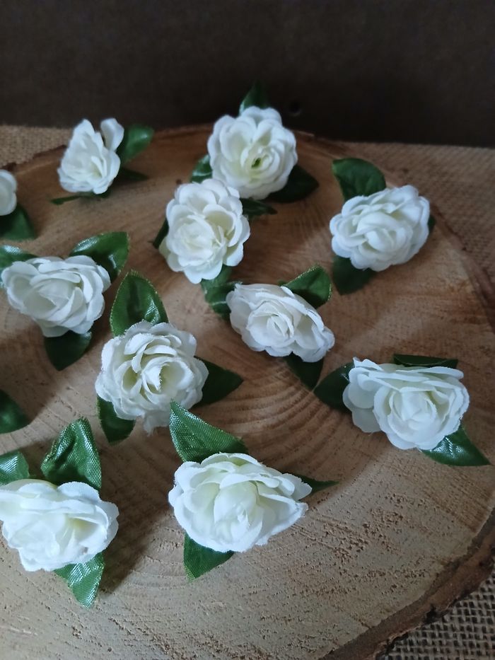 Lot de 73 petites rose blanche artificielle - photo numéro 3