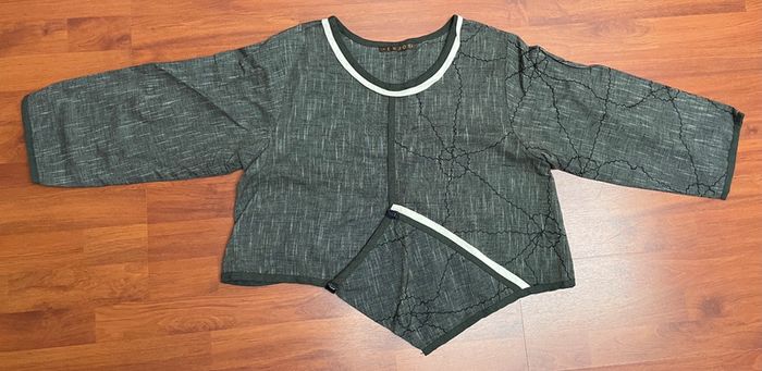 Haut déstructuré gris noir et blanc