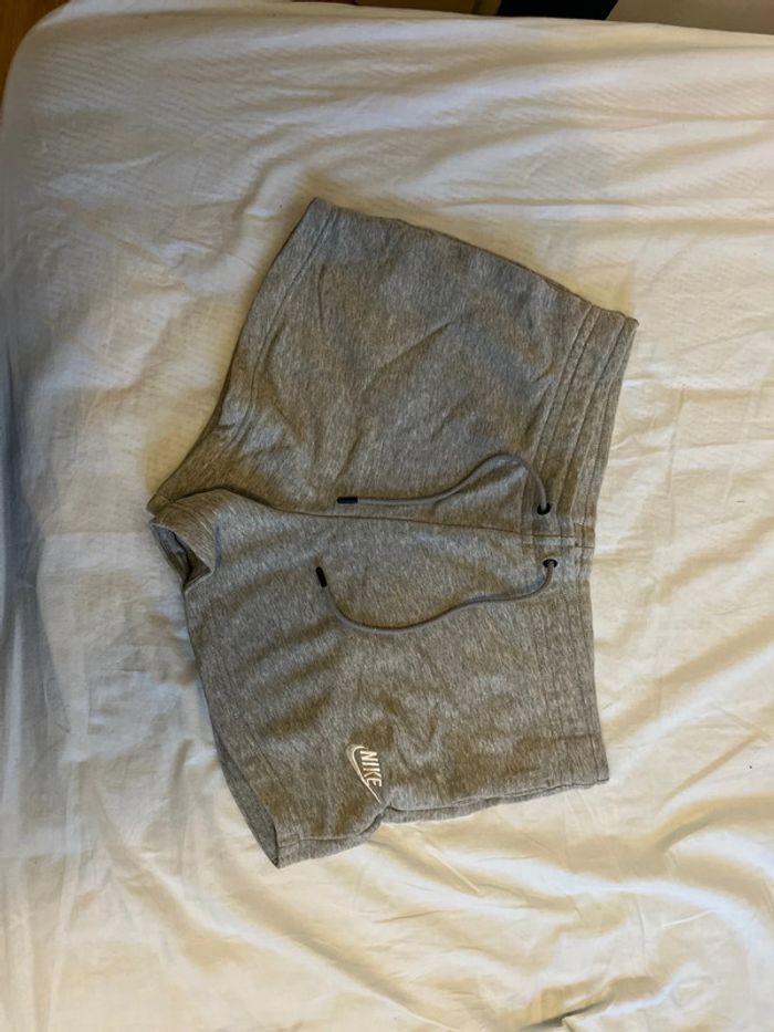short gris