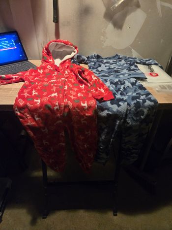 Lot 2 pyjamas