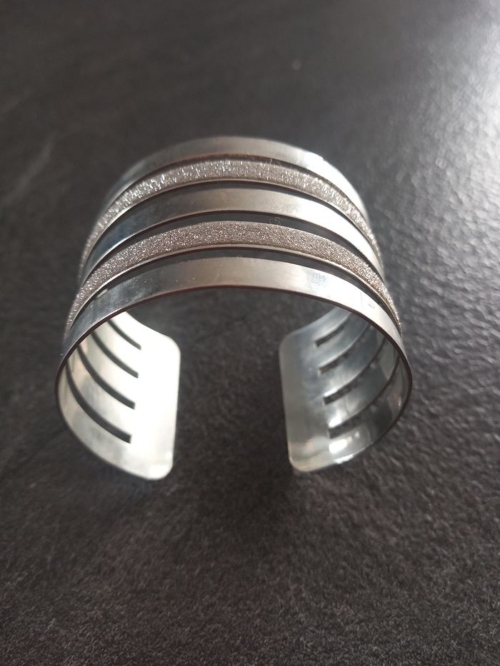 Bracelet manchette couleur argentée - photo numéro 2