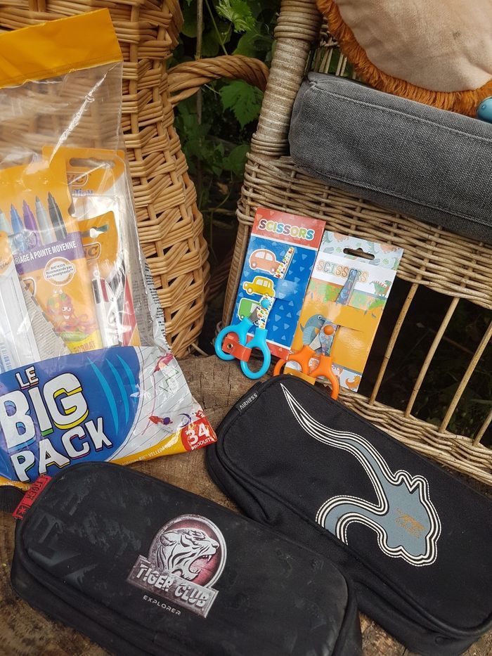 Cartable Creeks neuf + trousses Airness et tigre + Big Pack Bic + ciseaux + taille-crayon - photo numéro 4