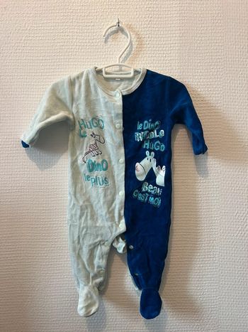 pyjama croisée 3 mois en très bonne état