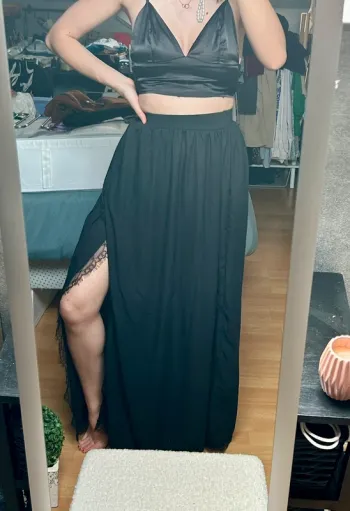 Jupe longue noir à dentelle