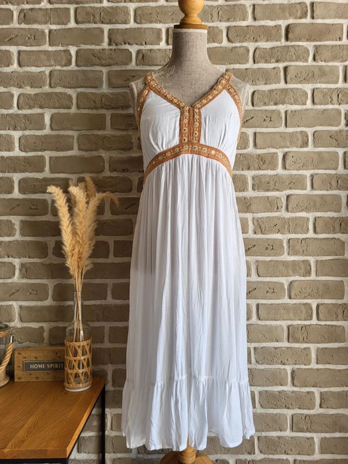 Robe neuve hippie chic bohème blanche avec broderies - Fashion Labelle