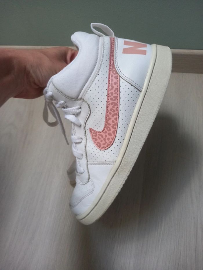 Baskettes Nike taille court borough taille 37.5 - photo numéro 5