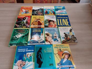 Lot de 15, bibliothèque verte (Jeunes filles en blanc ect.(12)